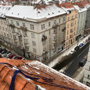Odstranění sesuvu sněhu BD-Umělěcká 7 Praha