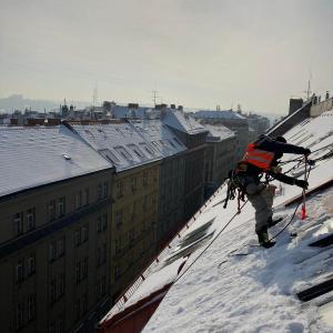 Úklid sněhu BD-Navrátilova 9 Praha